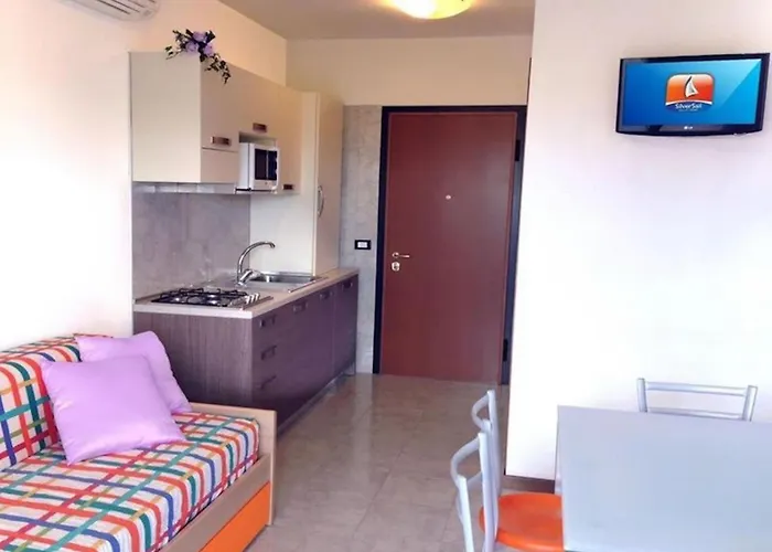 Poolside Serenity-beahost Apartament *