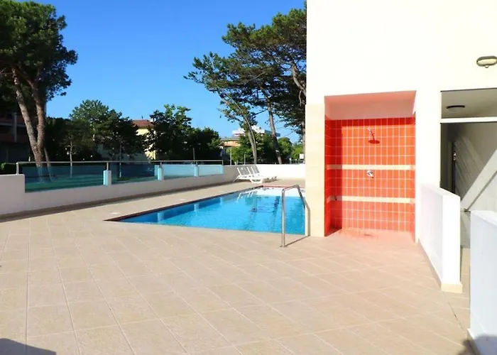 Poolside Serenity-beahost Apartman